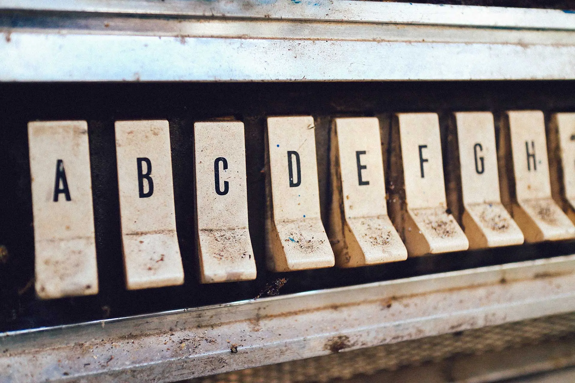 JavaScript: trovare le differenze tra due array
