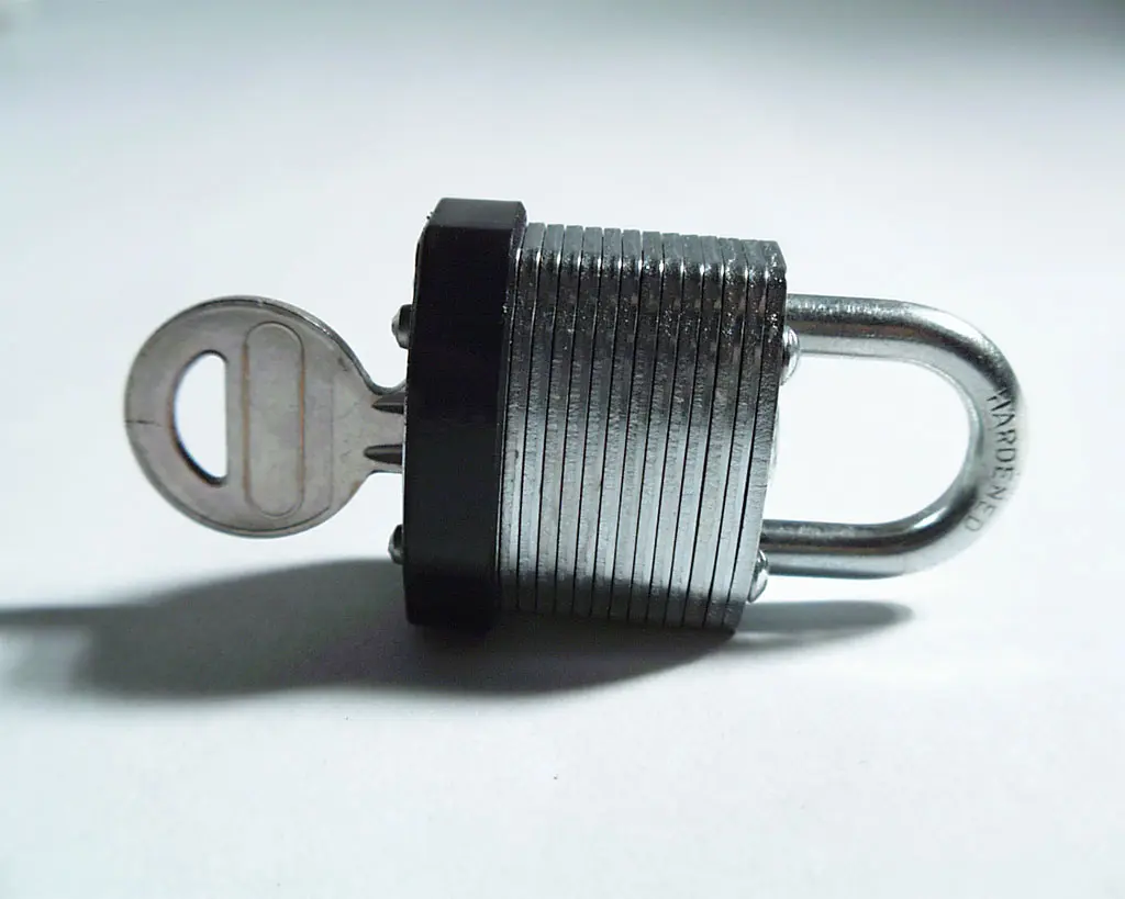 JavaScript: proteggere gli indirizzi email dagli spambot